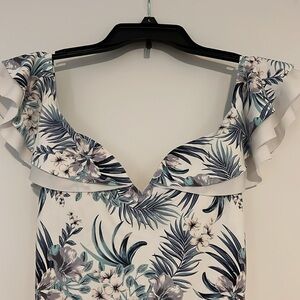 LIKE NEW Wave Zone onepiece swimsuit